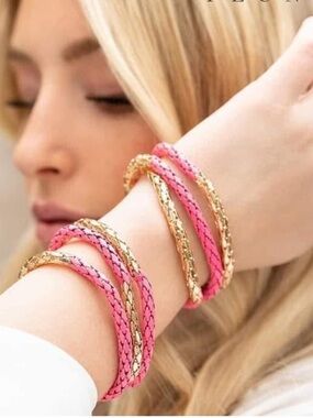 New in Box Plunder Lilly Claire Bracelet Set